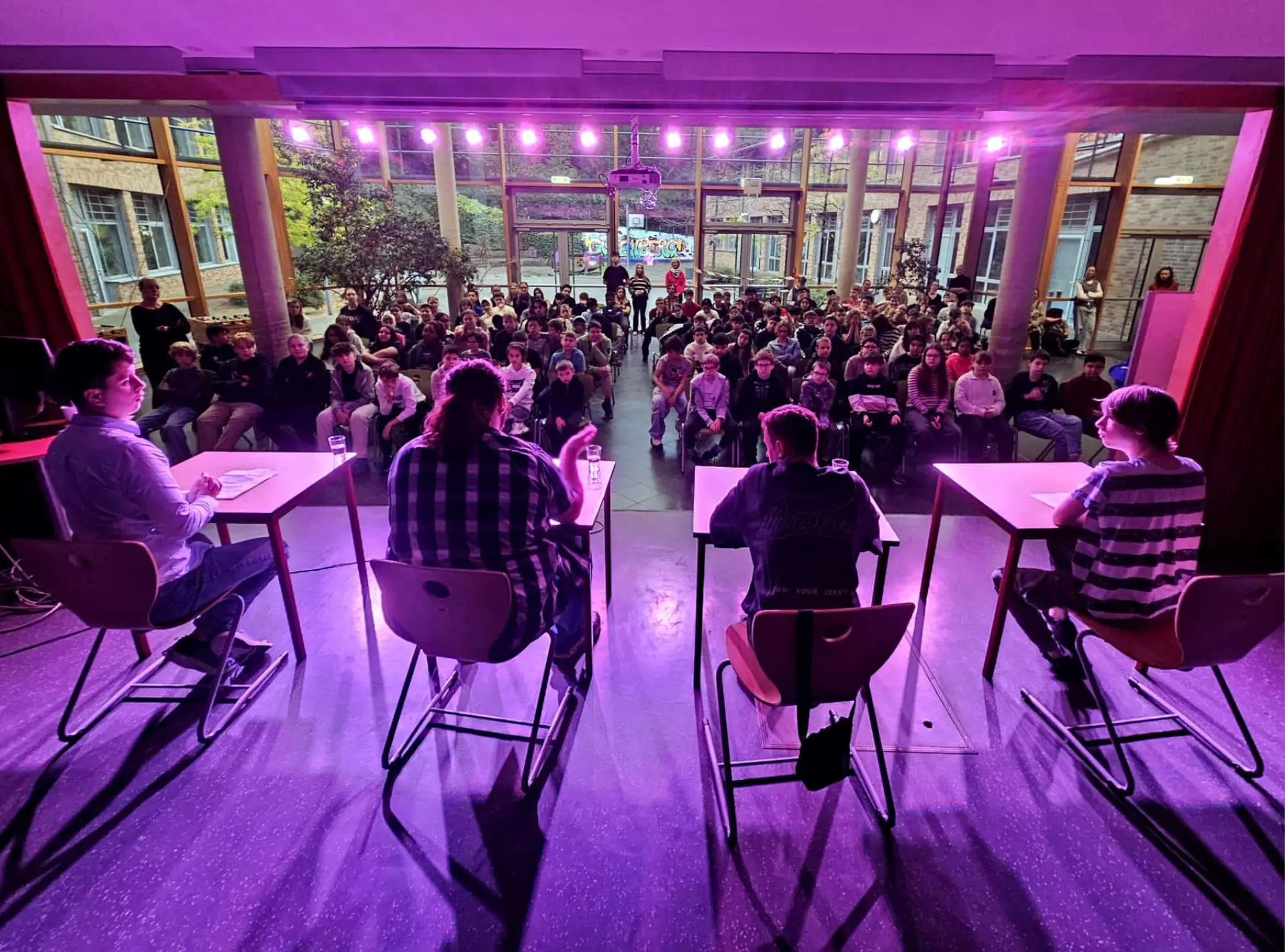 Podiumsdiskussion auf der Bühne
