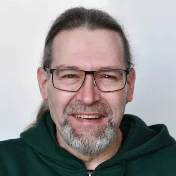 Porträtaufnahme des Schulleiters Georg Hermanns